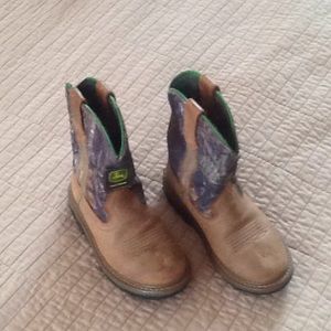 Boys John Deere boots size 11.